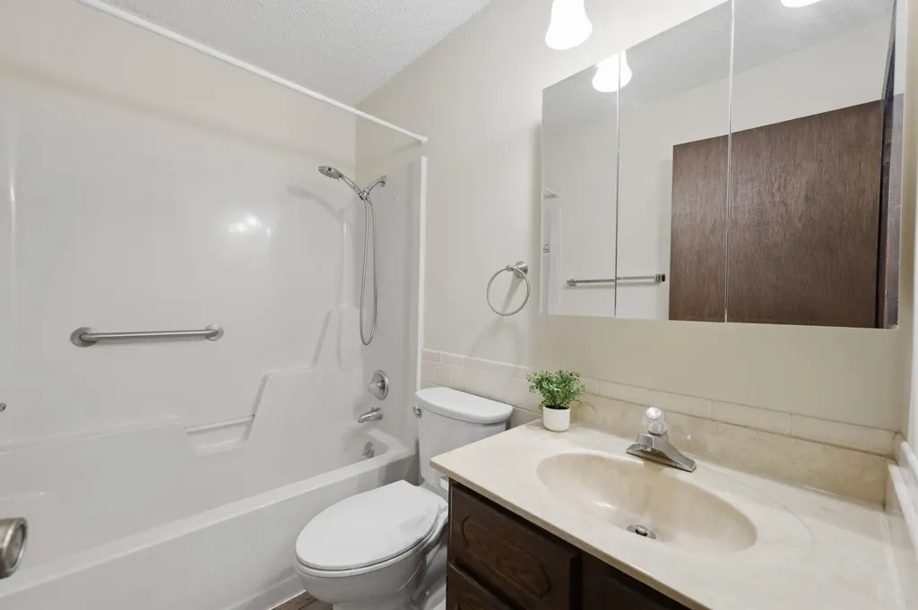206 E 1st Avenue Cheney KS 67025