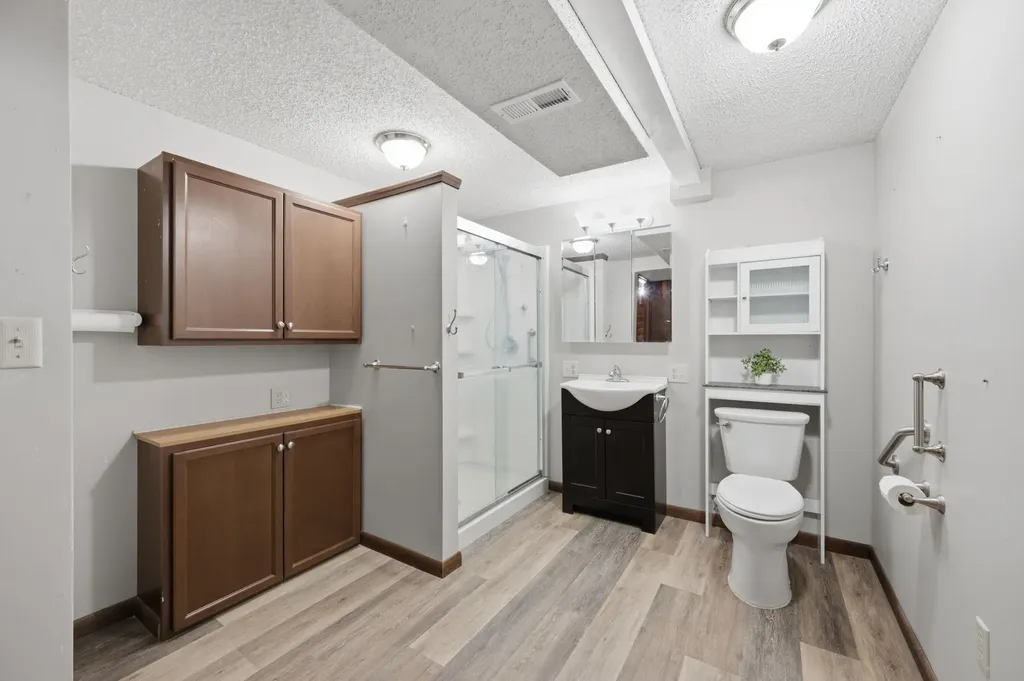 206 E 1st Avenue Cheney KS 67025