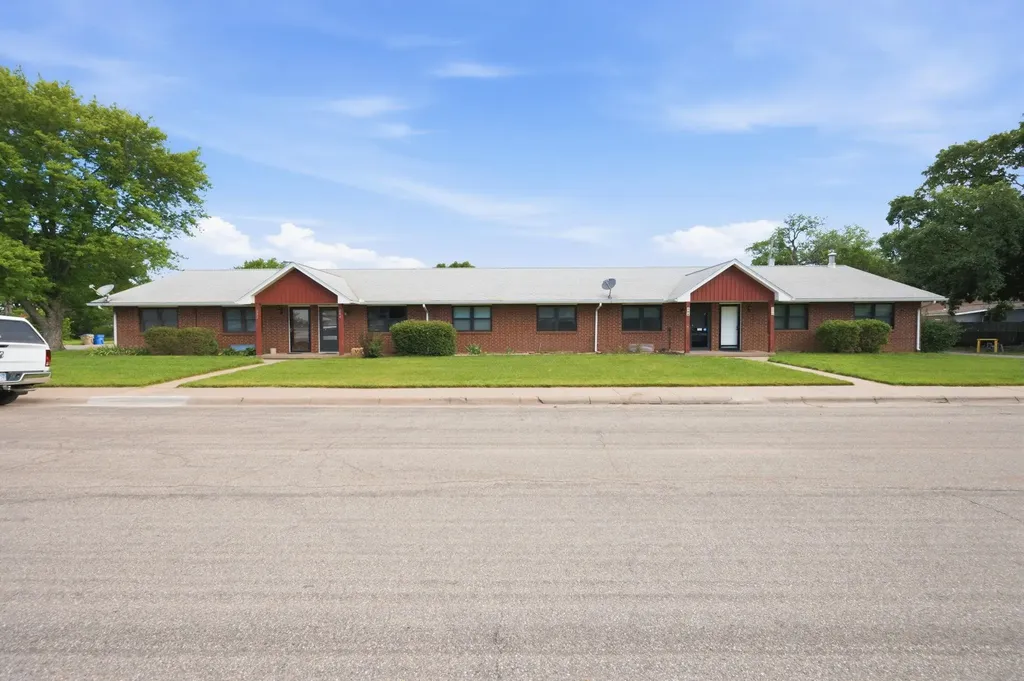206 E 1st Avenue Cheney KS 67025
