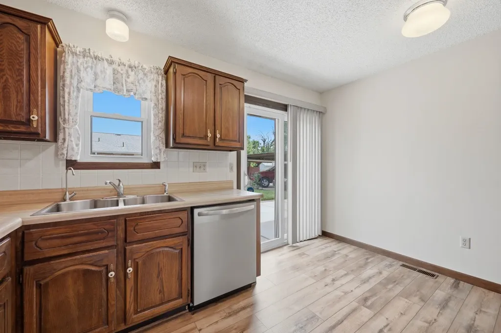 206 E 1st Avenue Cheney KS 67025