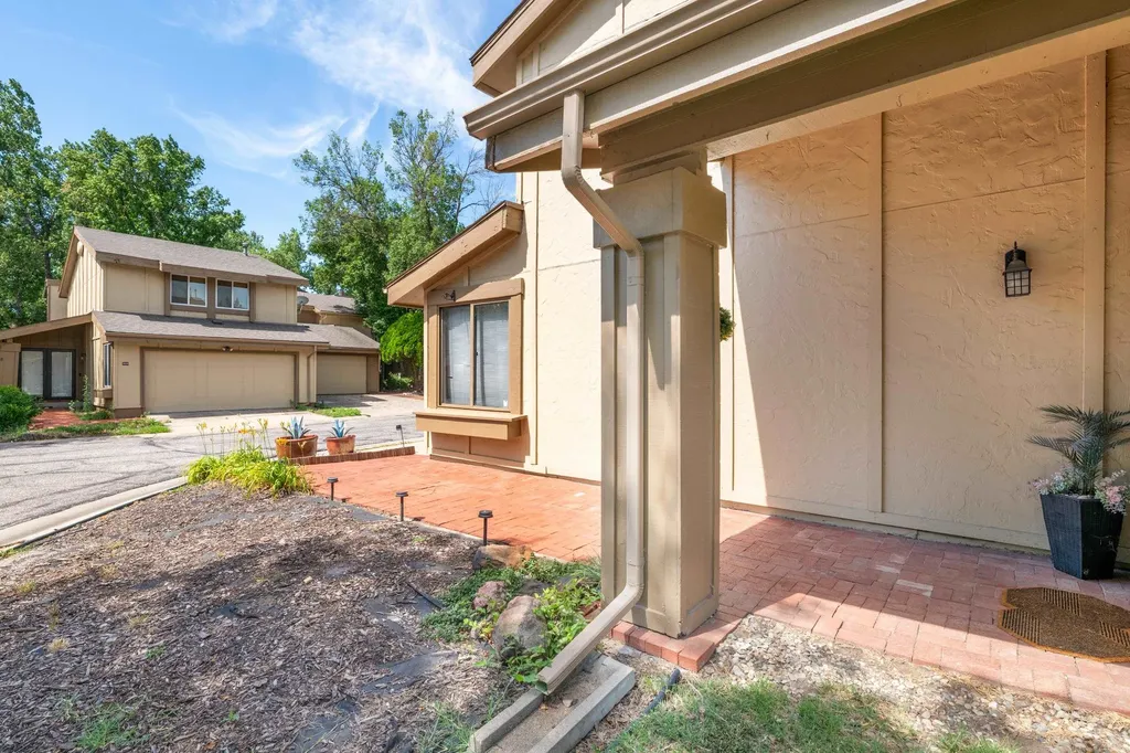 8419 E Harry Street Wichita KS 67207