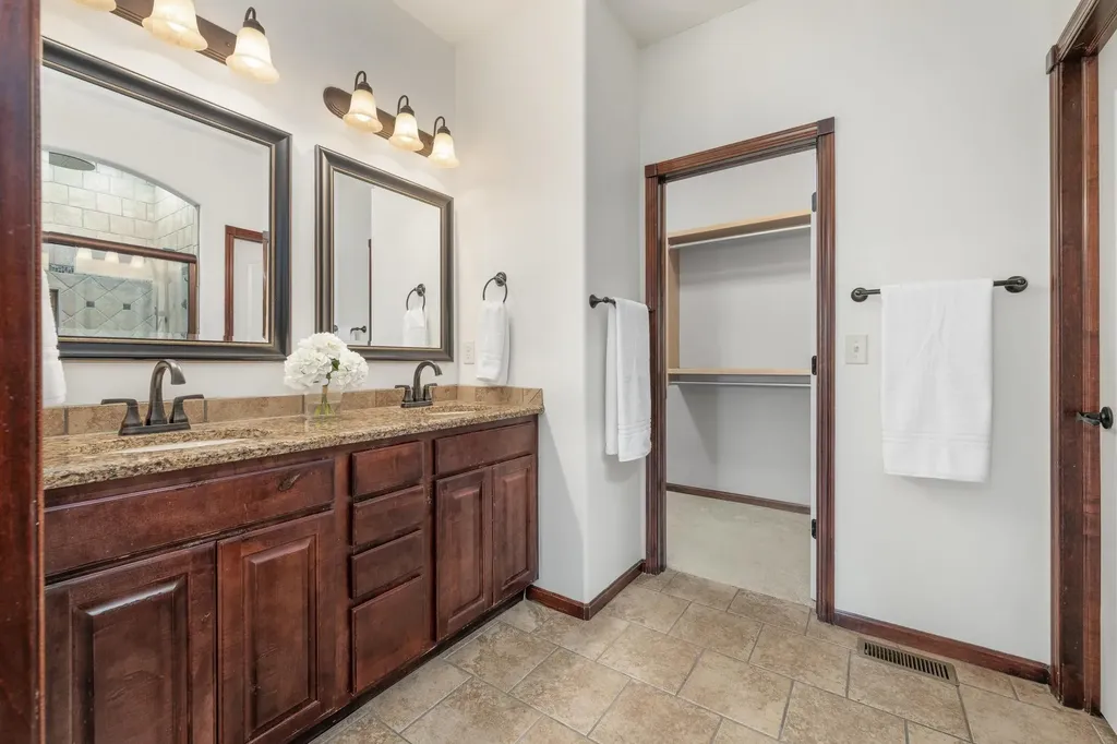 2224 N Flutter Court Wichita KS 67228