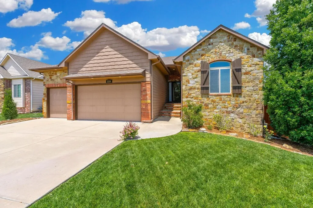 2224 N Flutter Court Wichita KS 67228