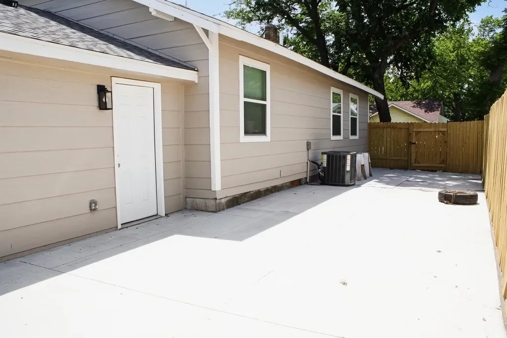 1752 S Market Wichita KS 67211