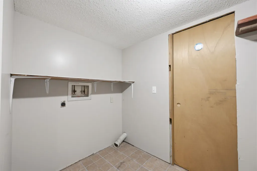 2945 S Chase Avenue Wichita KS 67217-1313