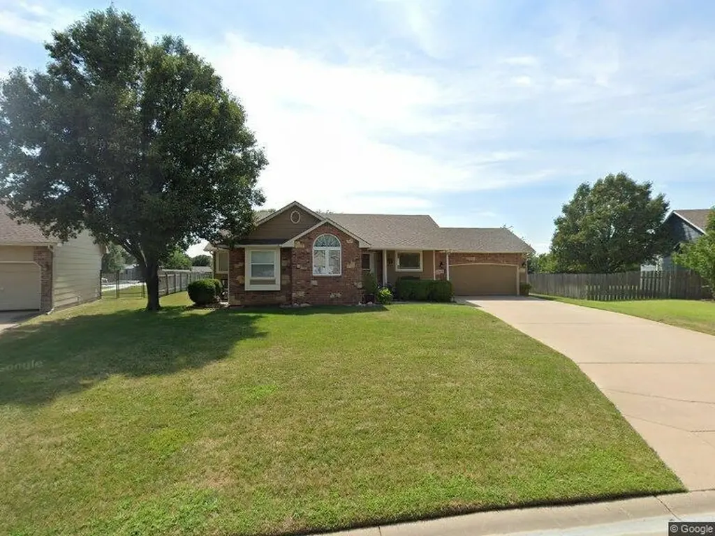 2813 N Stoney Brook Lane Augusta KS 67010
