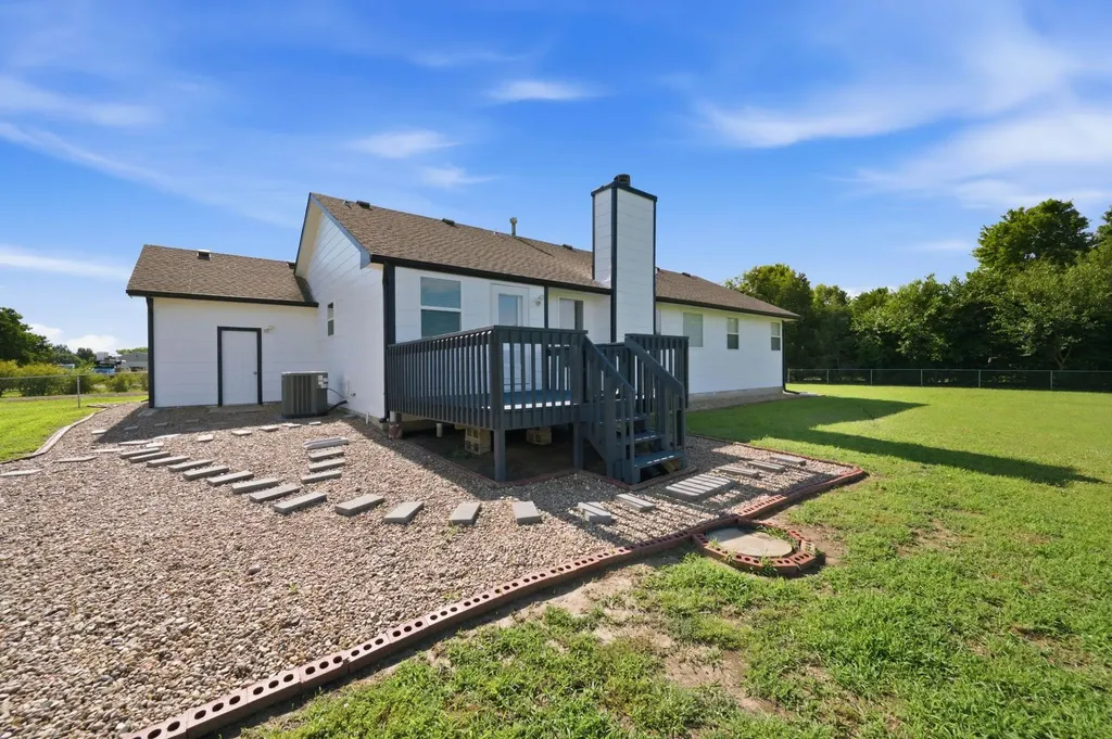 1405 N Broken Arrow Peck KS 67120