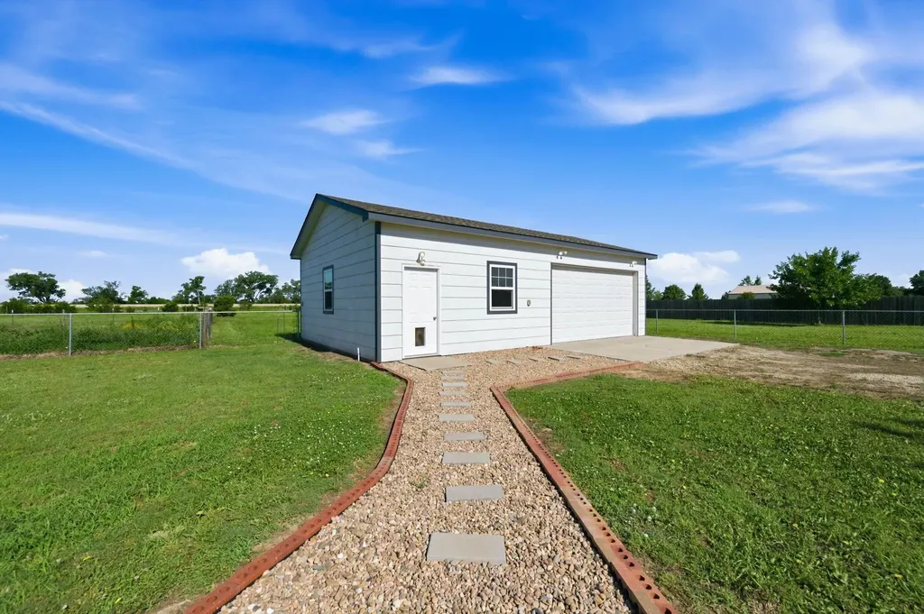 1405 N Broken Arrow Peck KS 67120