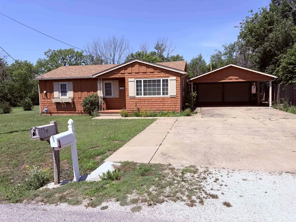 1022 S Cherry Street Wellington KS 67152