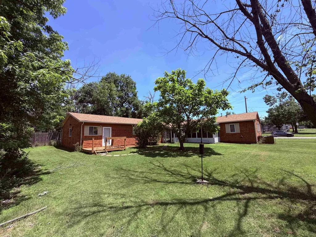1022 S Cherry Street Wellington KS 67152