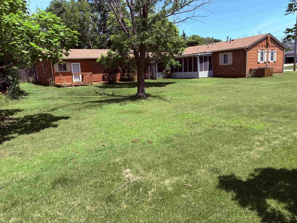 1022 S Cherry Street Wellington KS 67152