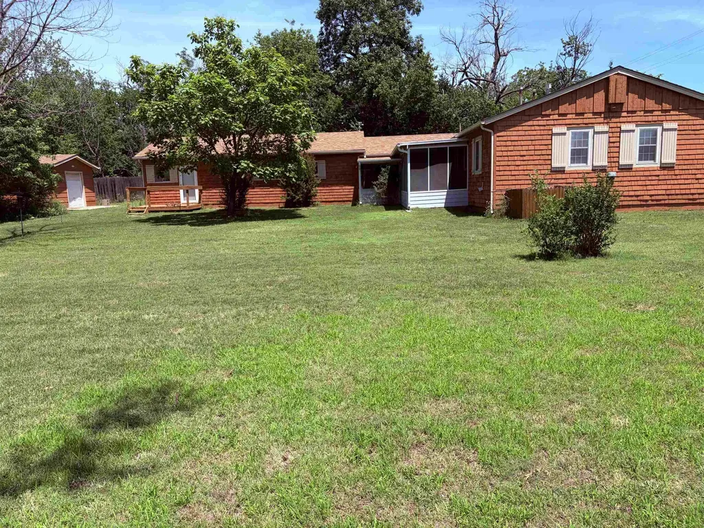 1022 S Cherry Street Wellington KS 67152