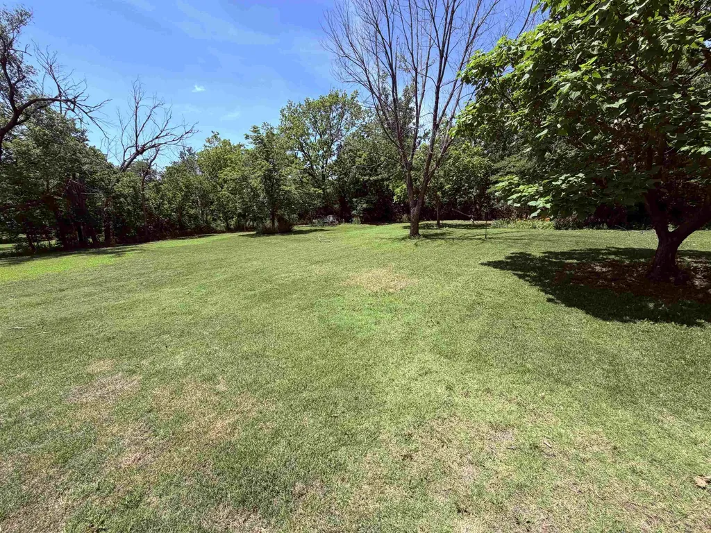 1022 S Cherry Street Wellington KS 67152