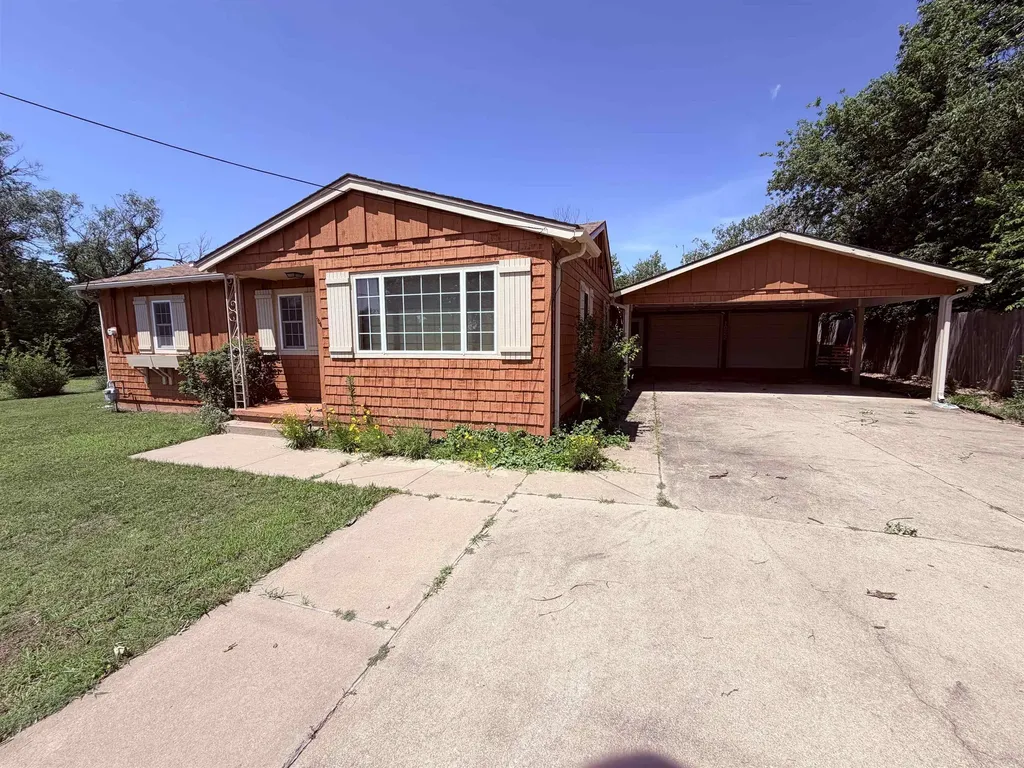 1022 S Cherry Street Wellington KS 67152