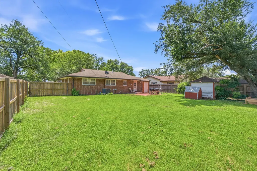 1302 W Fultz Street Wichita KS 67217-2472