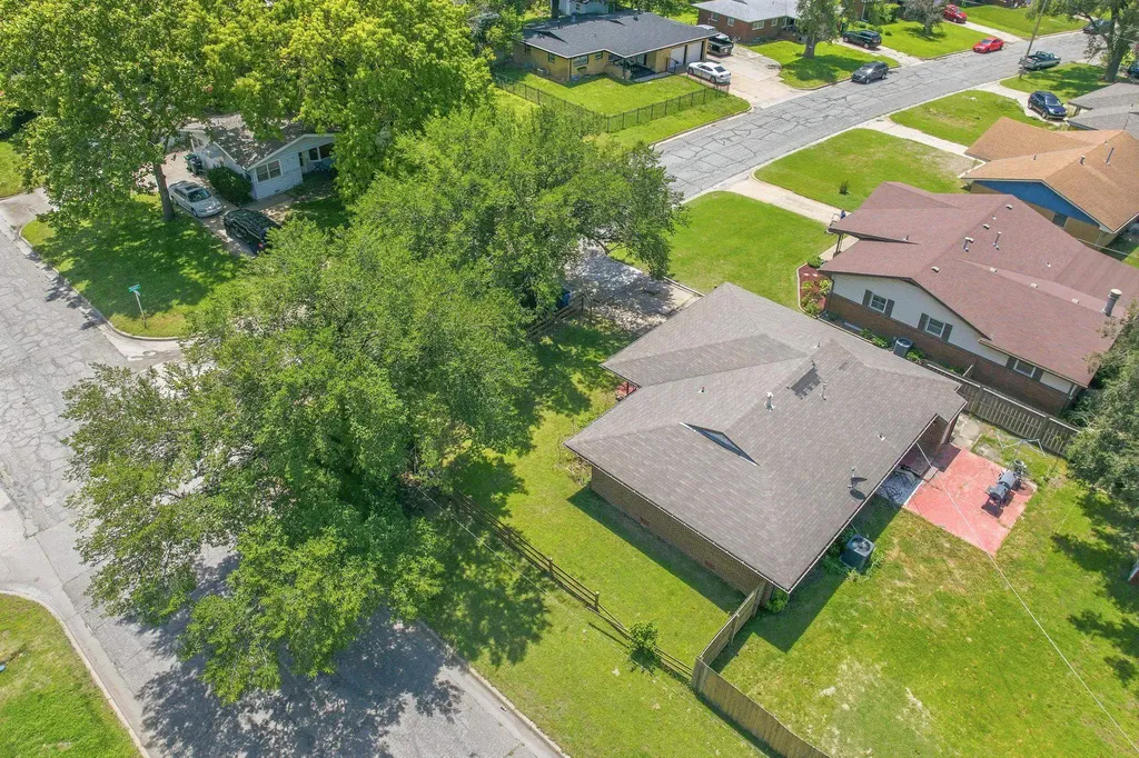 1302 W Fultz Street Wichita KS 67217-2472