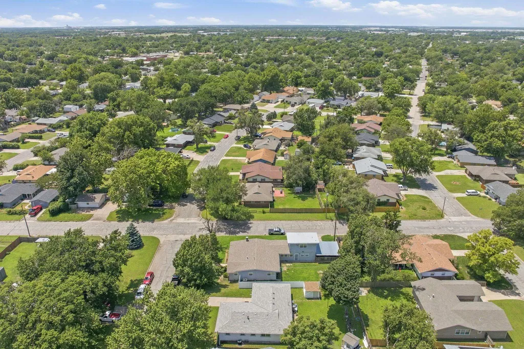 1302 W Fultz Street Wichita KS 67217-2472