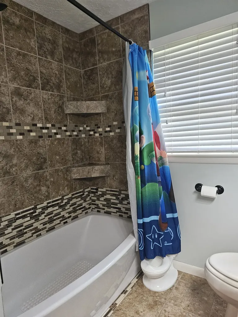 511 N Country Acres Avenue Wichita KS 67212
