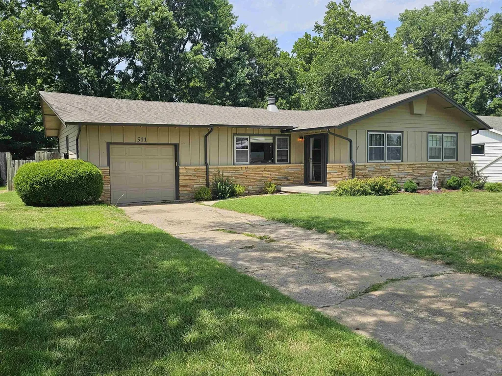 511 N Country Acres Avenue Wichita KS 67212
