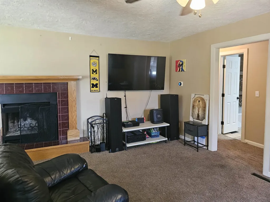 511 N Country Acres Avenue Wichita KS 67212