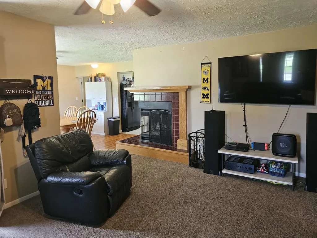 511 N Country Acres Avenue Wichita KS 67212