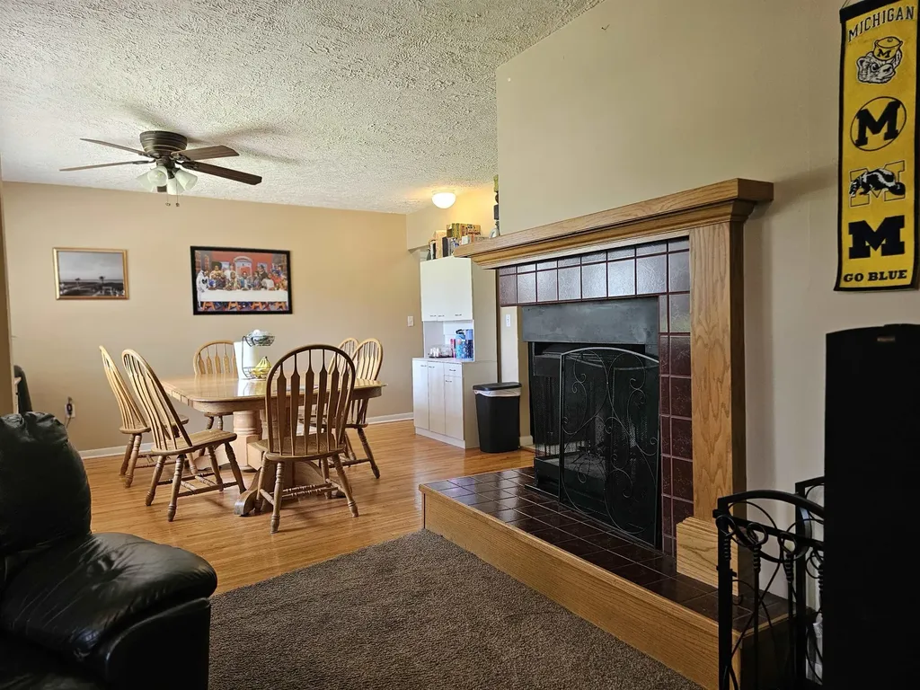 511 N Country Acres Avenue Wichita KS 67212