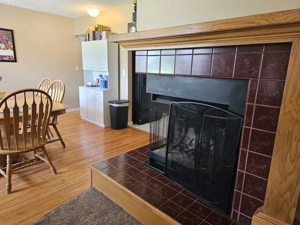 511 N Country Acres Avenue Wichita KS 67212