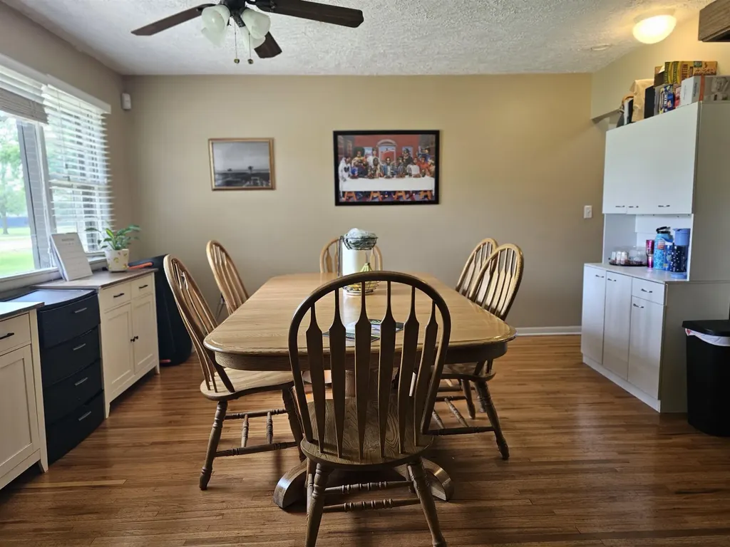 511 N Country Acres Avenue Wichita KS 67212