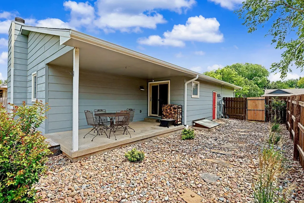 2425 N Amarado Street Wichita KS 67205