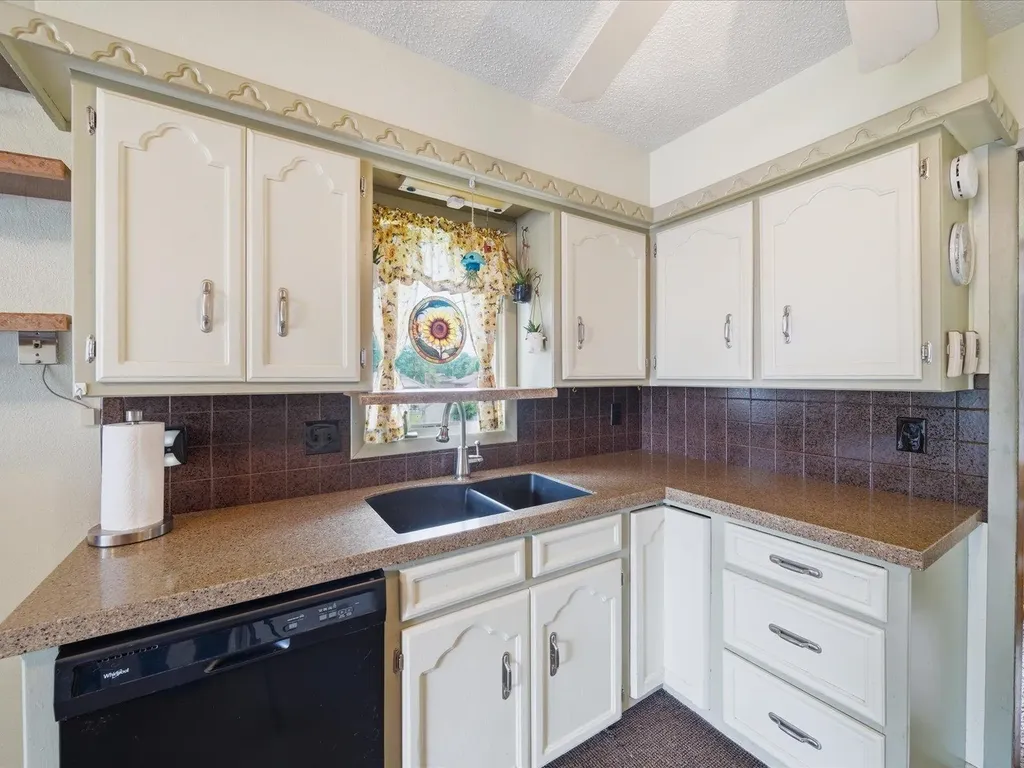 7321 W Suncrest Street Wichita KS 67212