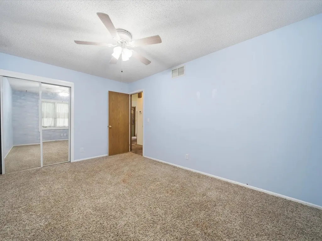 7321 W Suncrest Street Wichita KS 67212