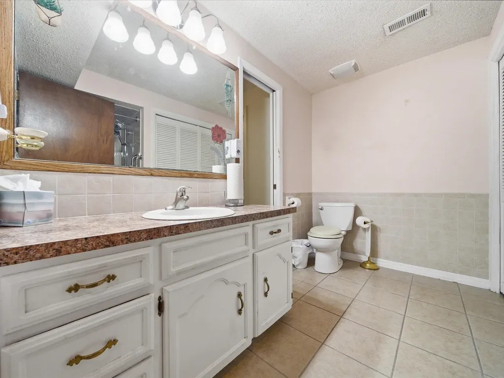 7321 W Suncrest Street Wichita KS 67212