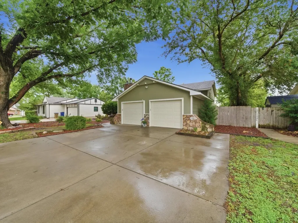 7321 W Suncrest Street Wichita KS 67212
