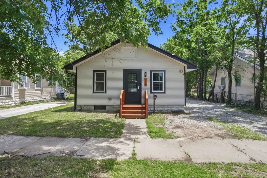 1226 S Lulu Wichita KS 67211