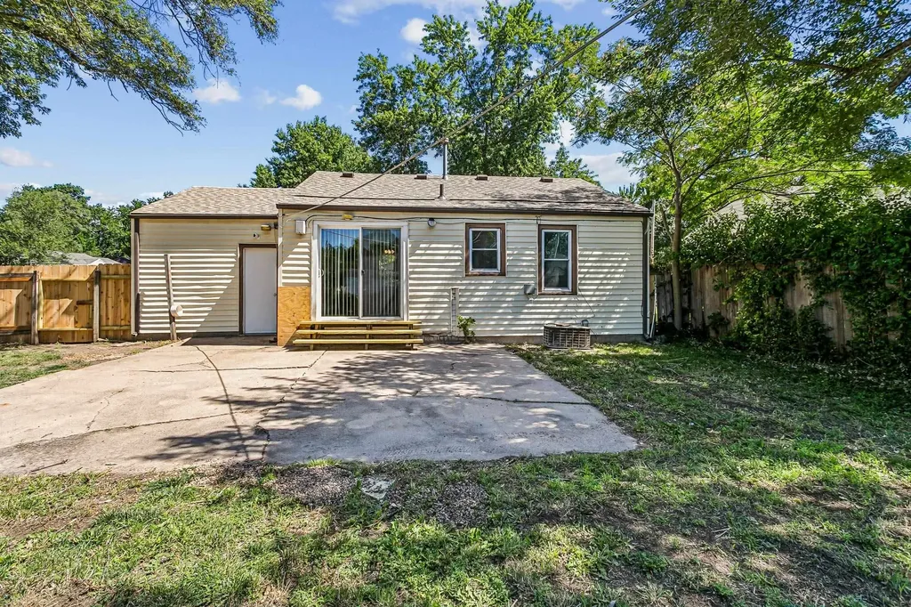5901 E Bayley Street Wichita KS 67218