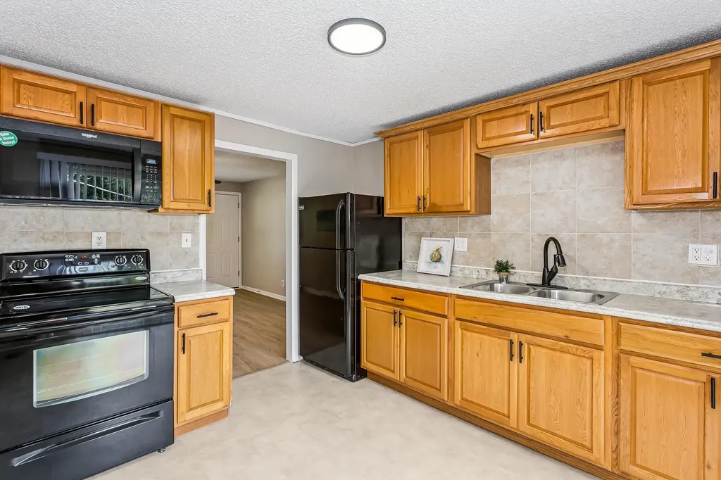 5901 E Bayley Street Wichita KS 67218