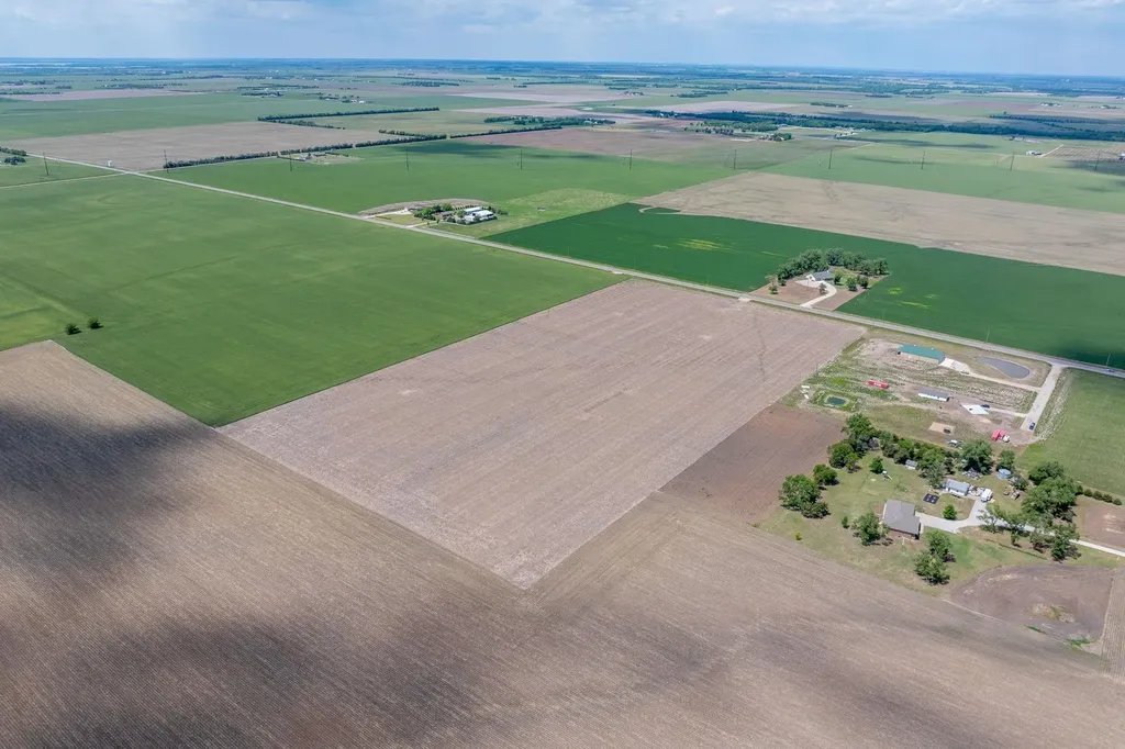 00000 W 21st Street N Garden Plain KS 67050
