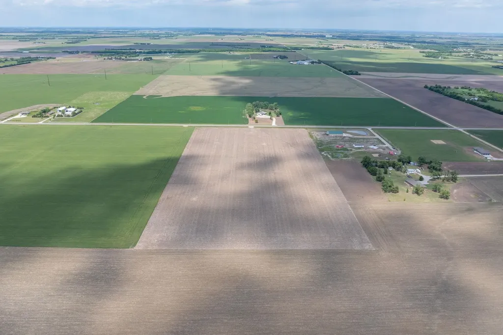 00000 W 21st Street N Garden Plain KS 67050
