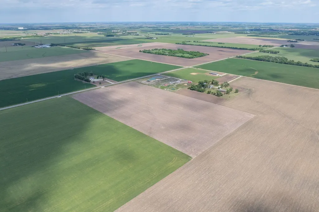 00000 W 21st Street N Garden Plain KS 67050