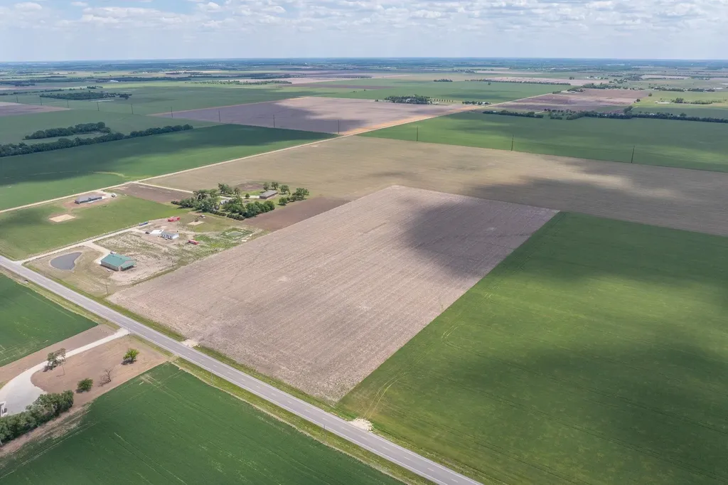 00000 W 21st Street N Garden Plain KS 67050