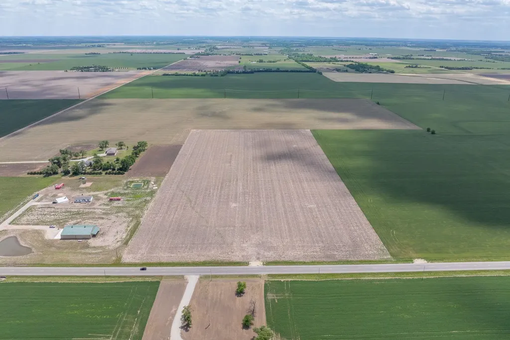 00000 W 21st Street N Garden Plain KS 67050