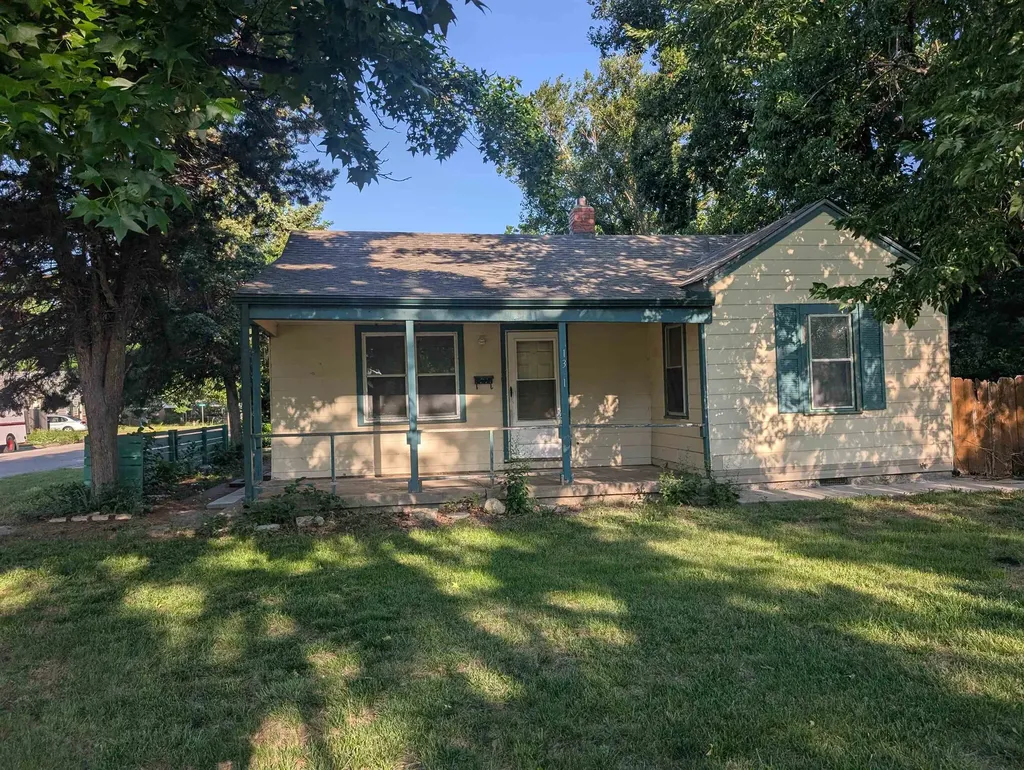1301 N Dellrose Avenue Wichita KS 67208