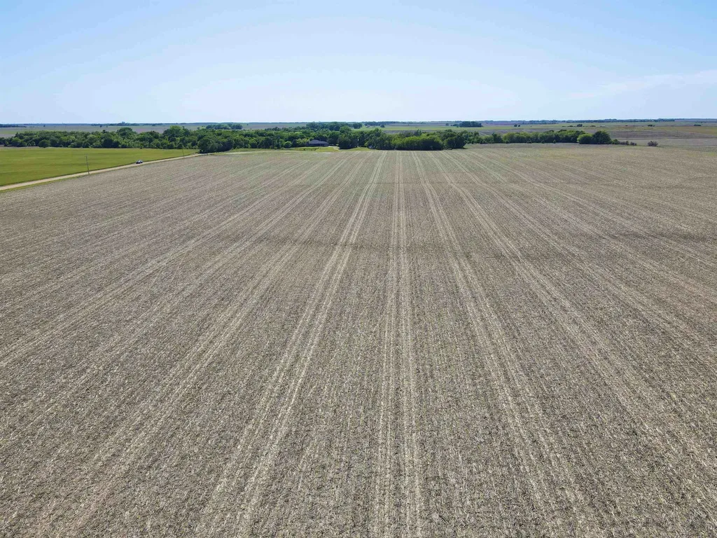 N & E Of NE 70th St & NE 100th Ave - Tract 2 Turon KS 67583