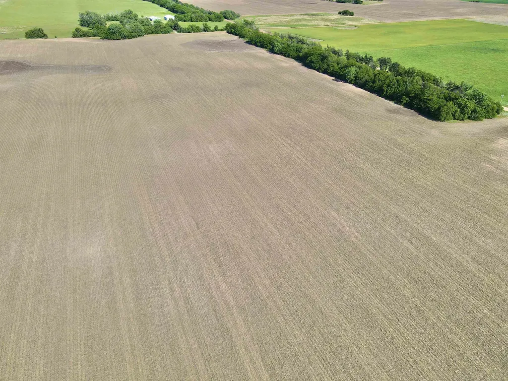 N & E Of NE 70th St & NE 100th Ave - Tract 2 Turon KS 67583