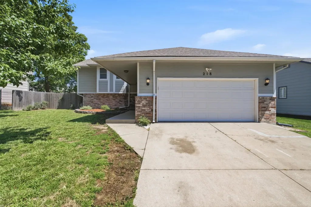 218 E Oak Meadows Road Derby KS 67037