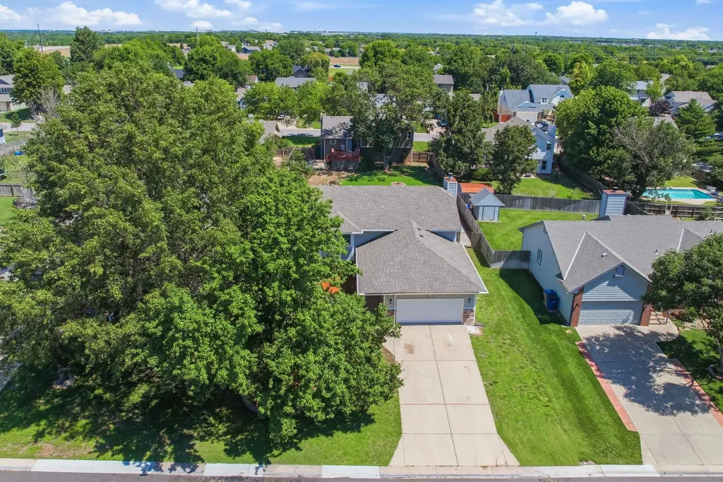 218 E Oak Meadows Road Derby KS 67037