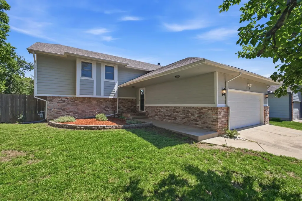 218 E Oak Meadows Road Derby KS 67037
