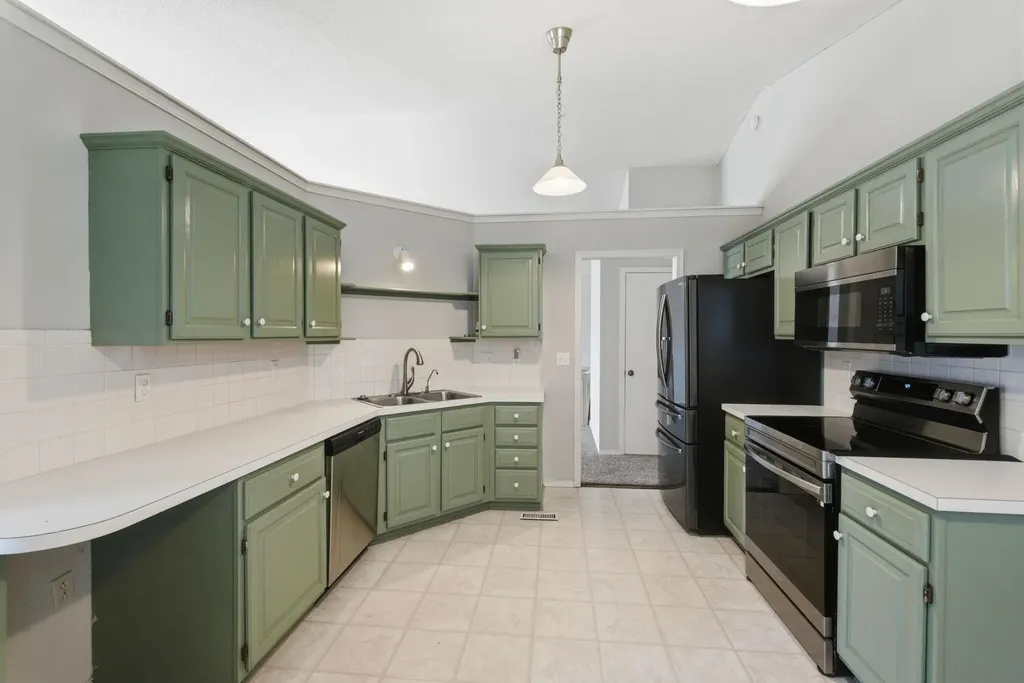218 E Oak Meadows Road Derby KS 67037