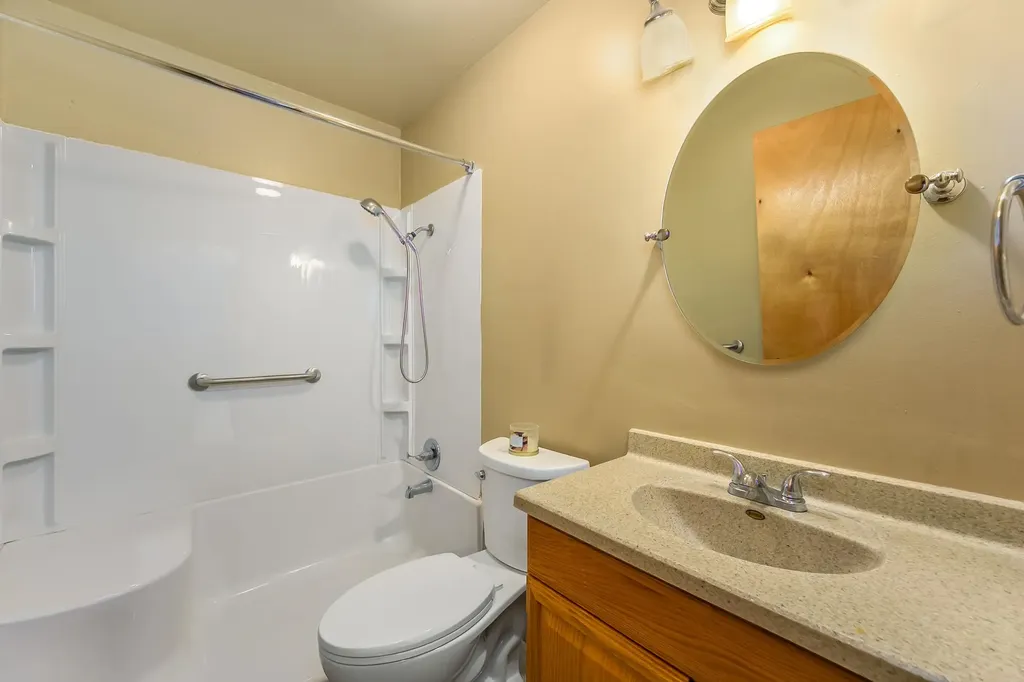 8914 E Cessna Street Wichita KS 67210-2400