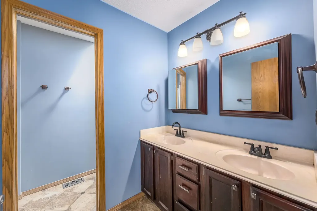 8914 E Cessna Street Wichita KS 67210-2400